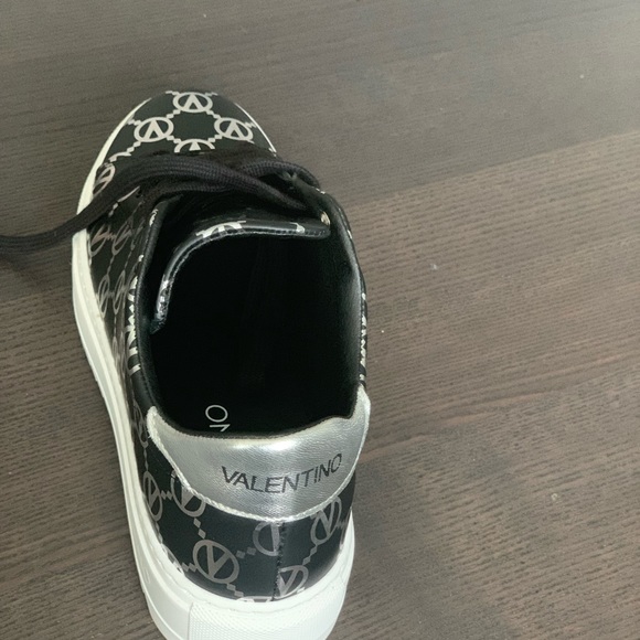 Selling brand new Authantic Valentino shoes. Perfect condition.Serious buyer plz - Picture 5 of 10